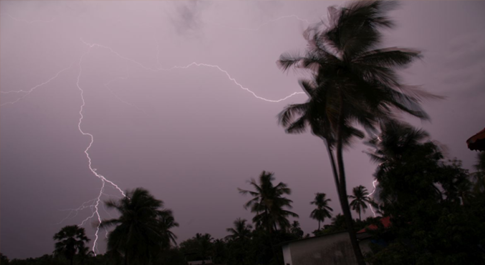 সন্ধ্যার মধ্যে ৬০ কিলোমিটার বেগে ঝড়ের আভাস