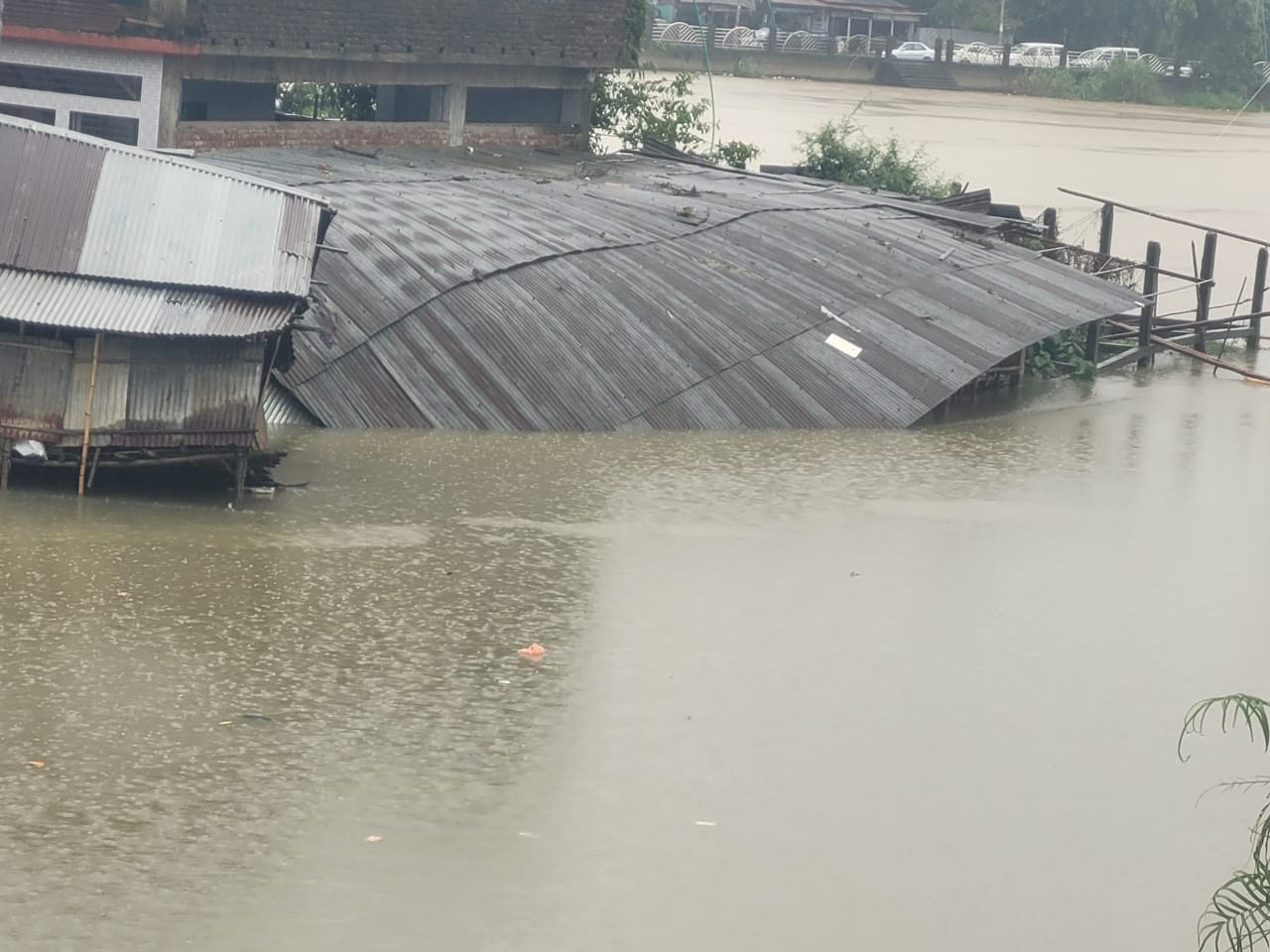 উজানেও ভারী বর্ষণ , বি প দ সিলেটের